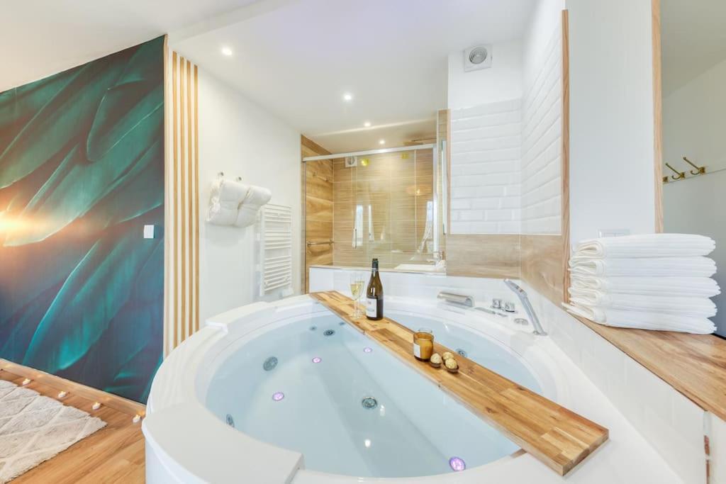 Suite Love Jacuzzi Montévrain Dış mekan fotoğraf