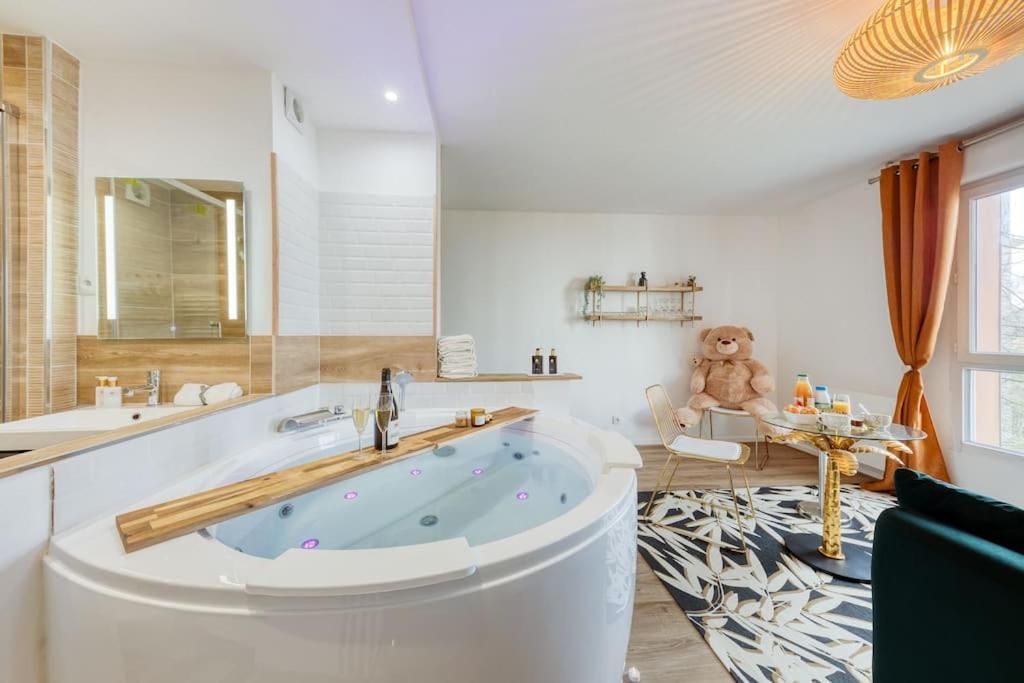 Suite Love Jacuzzi Montévrain Dış mekan fotoğraf