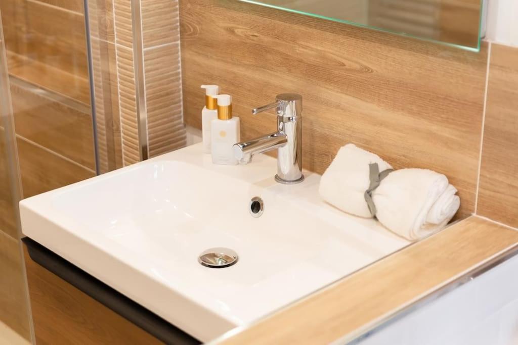 Suite Love Jacuzzi Montévrain Dış mekan fotoğraf