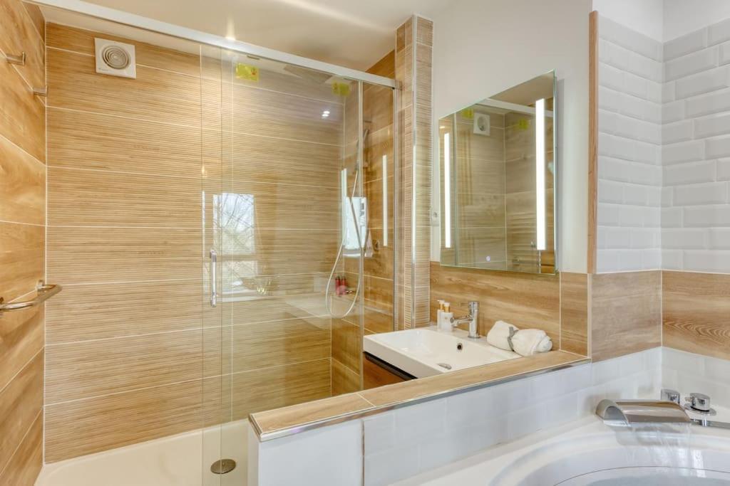 Suite Love Jacuzzi Montévrain Dış mekan fotoğraf